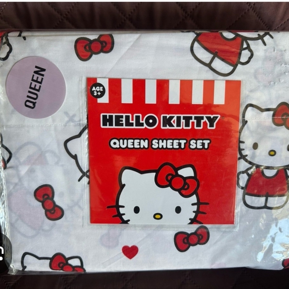 Hello Kitty Red and White Queen Sheet Set